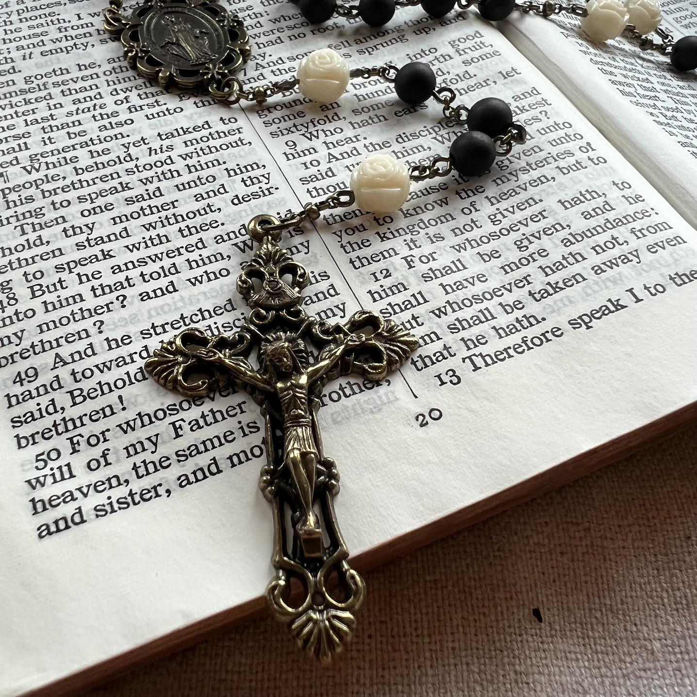 Miraculous Medal Rosary | White Roses